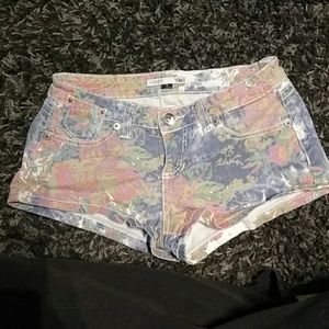 Like new YMI floral print shorts sz 3 (Juniors)